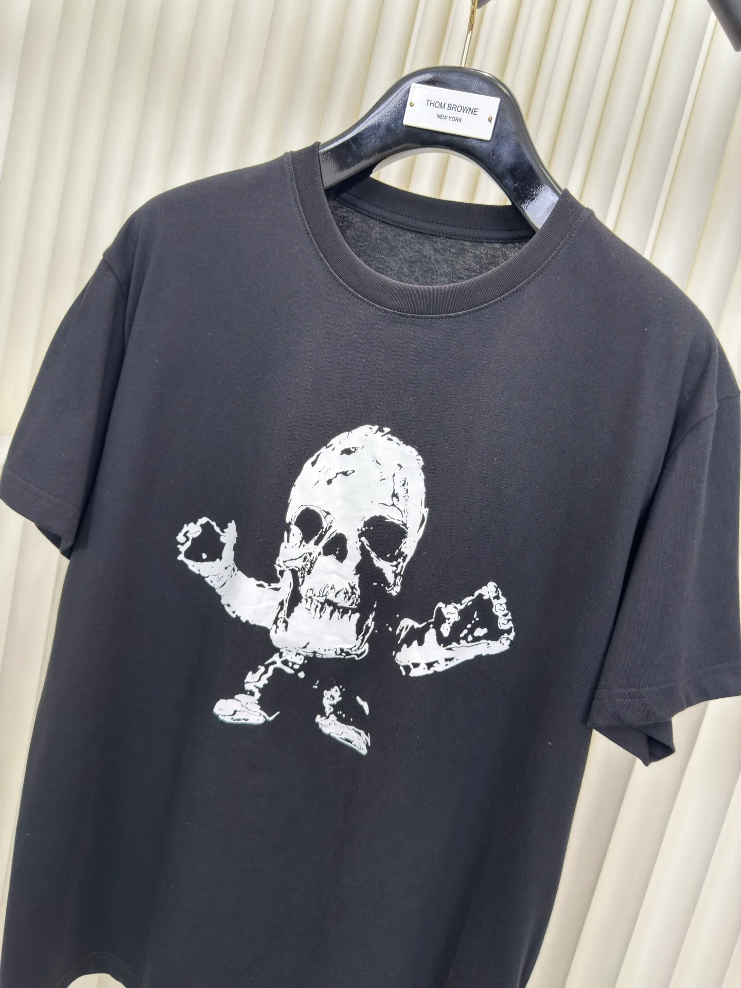 P240 Chrome Hearts FOTI Skull Print Tee Authentic Open Edition - Physical Counter - Top Luxury Quality 🆚 Instant sale of all versions on the market Fabric is made of 26 weave 200g cotton material Printing uses black ink Water slurry printing Customized supporting accessories Size S M L
